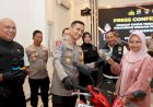 Pelaku-Curanmor-Ditangkap,-Kapolres-Ponorogo-Kembalikan-Motor-Milik-Korban