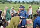 Pilot-dan-Kru-Helikopter-Salurkan-Amanah-Al-Qur’an-untuk-Anak-Anak-Terdampak-Banjir-di-Aceh-Tamiang