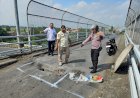 Wakapolsek-Tanggulangin-Bersama-Satpol-PP-Sigap-Tangani-Jalan-Berlubang-di-Fly-Over-Wates