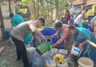 Polres-Bojonegoro-Distribusikan-8.000-Liter-Air-Bersih-untuk-Warga-Ngambon