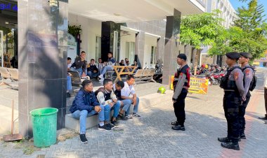 Puluhan-Polisi-Patroli-Cegah-Konvoi-Kelulusan-Sekolah-di-Jombang