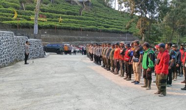 Ditpolairud-Polda-Jatim-Kerahkan-4-Kapal-Sisir-Perairan-Sumenep-dan-Masalembu-Cari-Korban-KM-Virgo-Transport-8