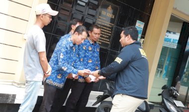 Polres-Lamongan-Beri-Penghargaan-Empat-Warga-yang-Gagalkan-Curanmor-di-Puskesmas-Deket