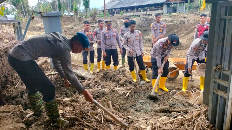 Polri dan Warga bergandengan Tangan, Polindes Meunasah Mancang Bangkit dari Lumpur Banjir