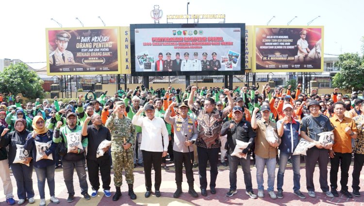 Forkopimda Sidoarjo Bagikan 1.000 Paket Sembako untuk Ojol