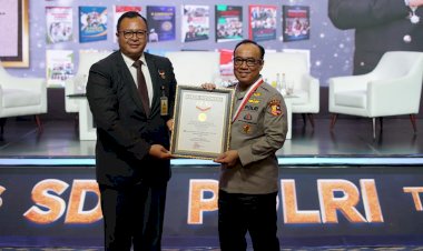 Irjen-Dedi-Raih-Rekor-MURI-Perwira-Tinggi-Polri-Penulis-Buku-Terbanyak